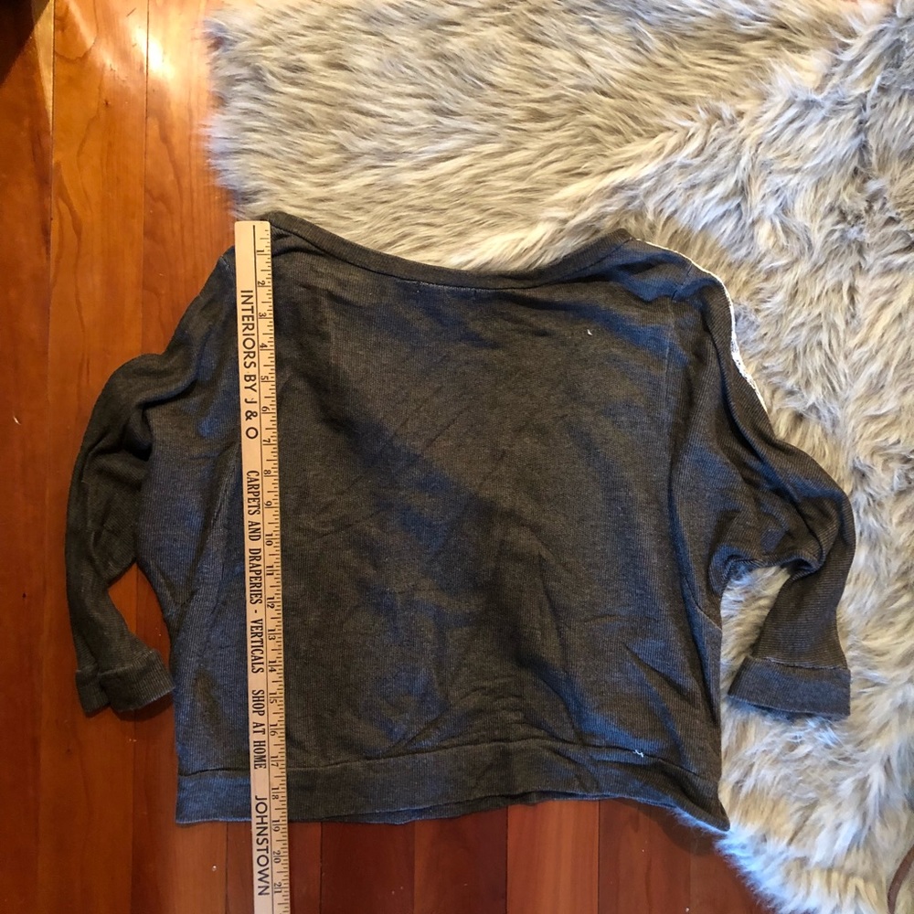 Beautiful top - Picture 6 of 7